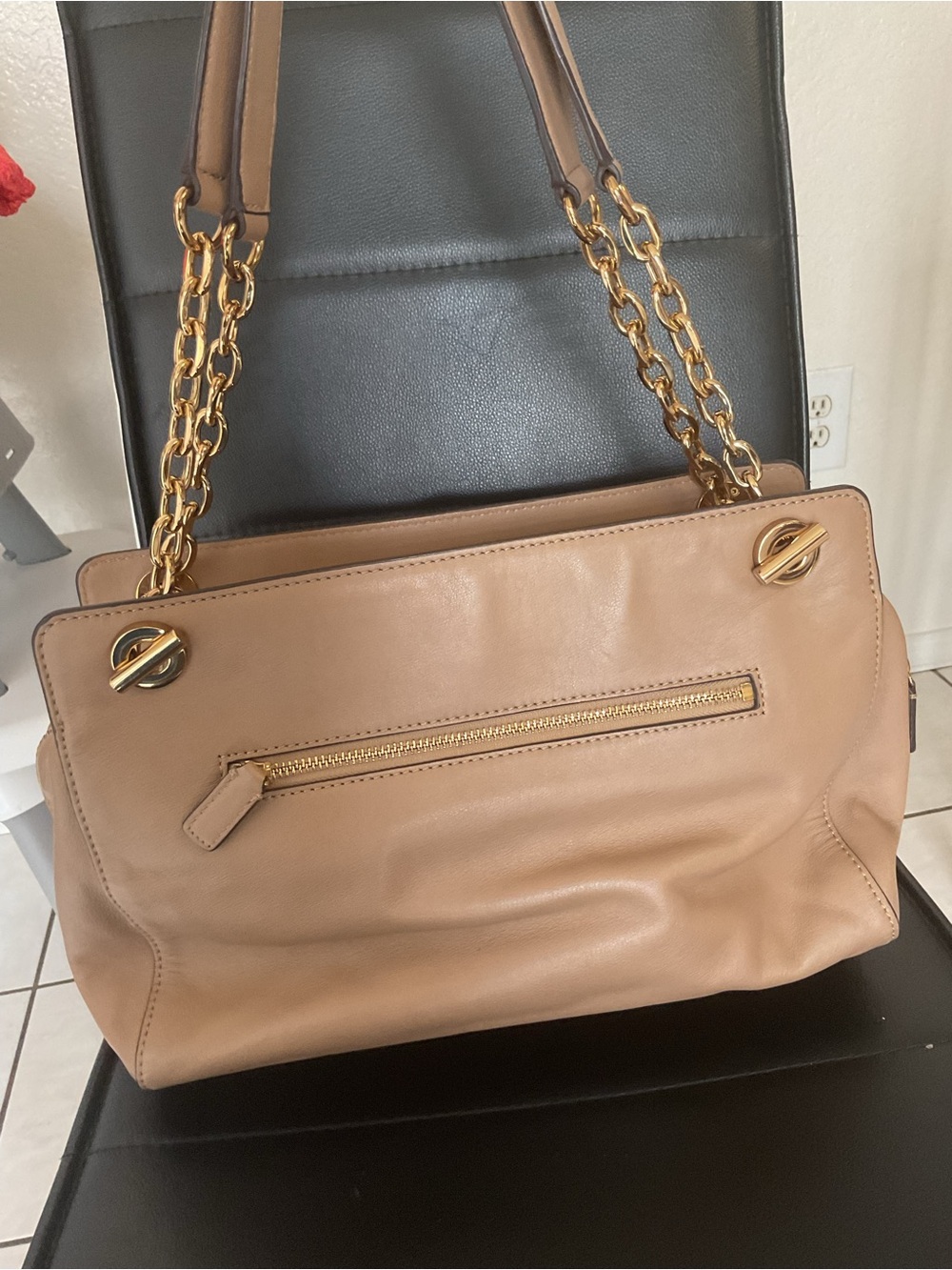 Low start Tory Burch Taupe Leather Shoulder Bag with Gold Chain Straps - Picture 3 of 8